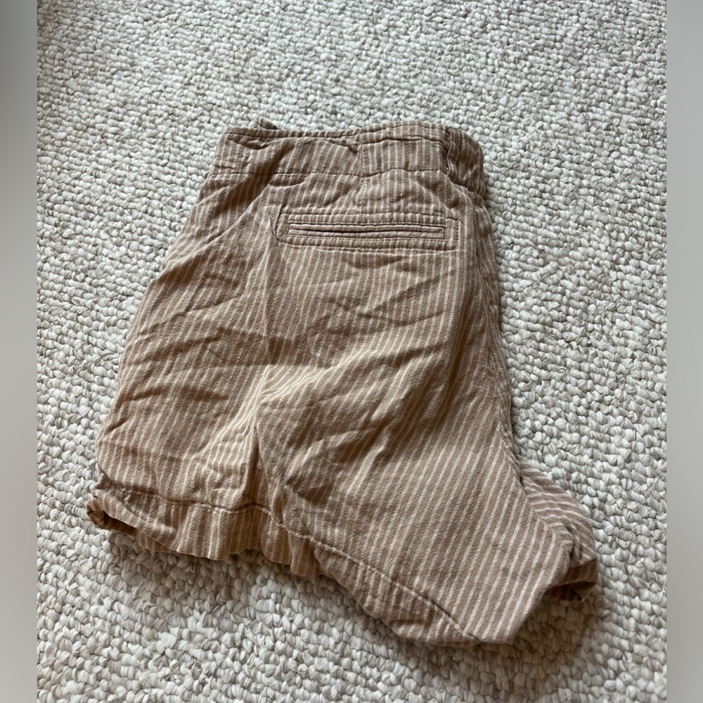Banana republic tan dress shorts size 4